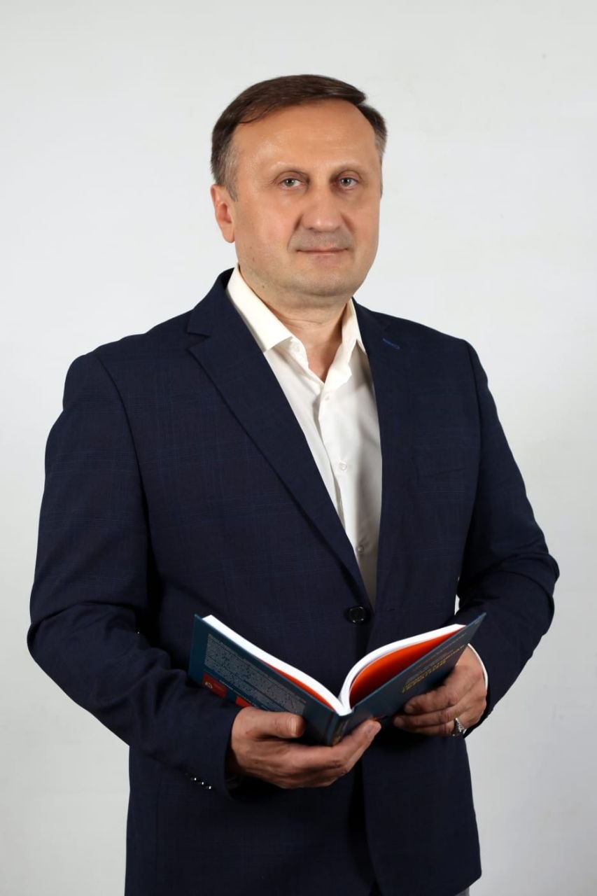 Власов Аркадий Роландович
